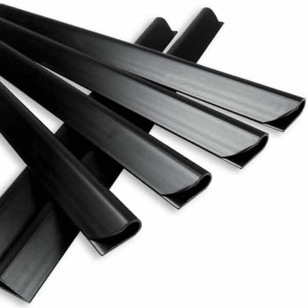 25 Klemmschienen für Sichtschutzstreifen - Farbe schwarz ~RAL 9005 Nahaufnahme mehrerer Teile